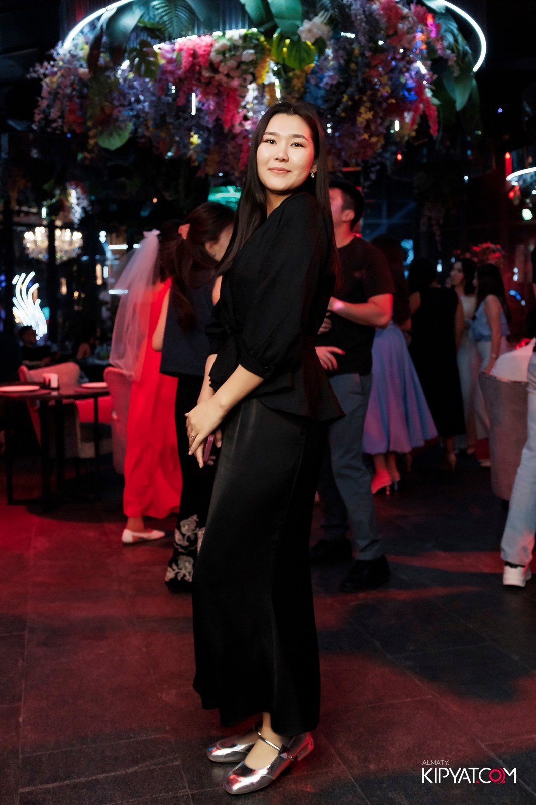 FRIENDS BAR & TERRACE. КИПЯТКОМ АЛМАТЫ!