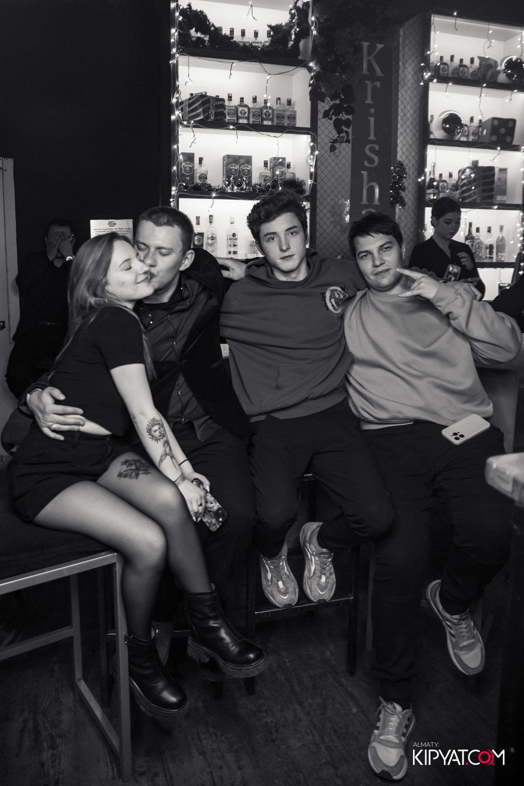 UYAT EMES BAR. КИПЯТКОМ АЛМАТЫ!