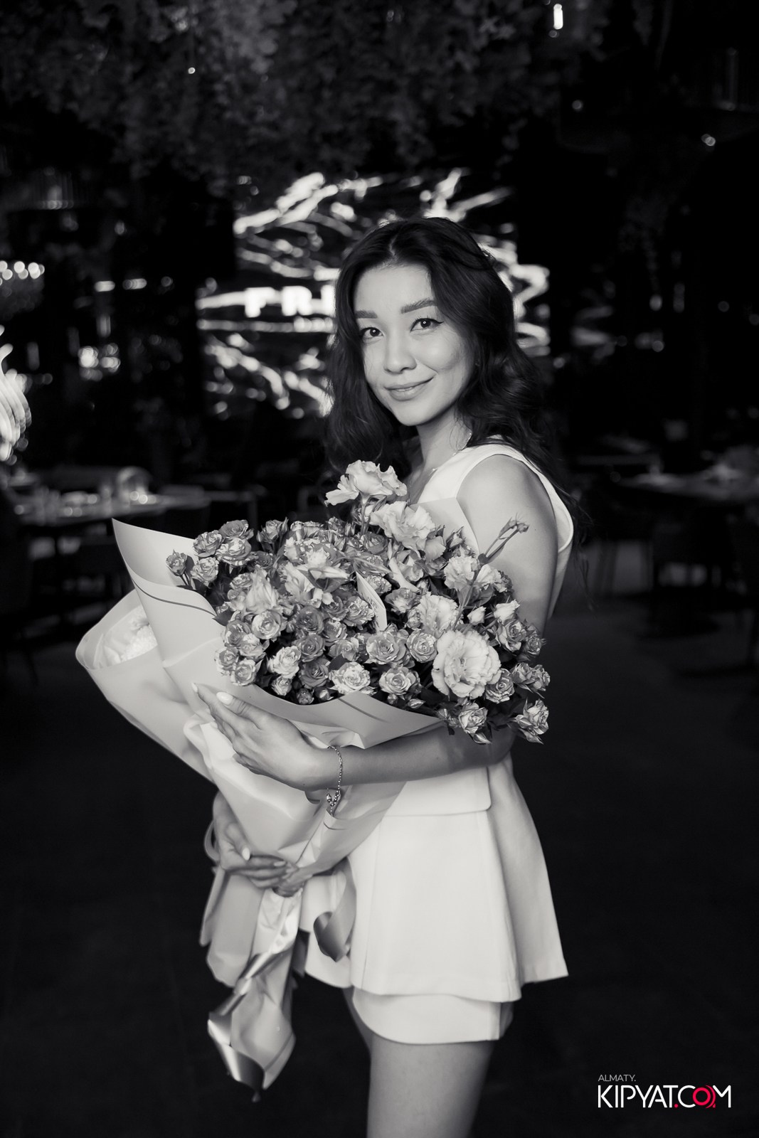 FRIENDS BAR & TERRACE. КИПЯТКОМ АЛМАТЫ!