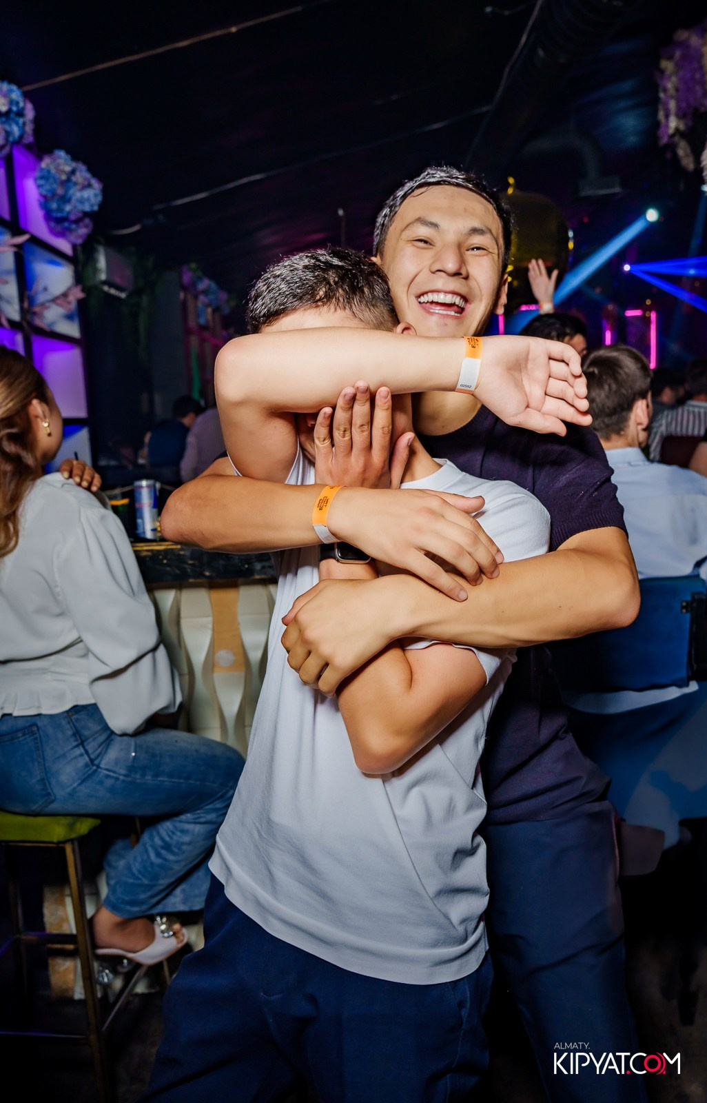 UYAT EMES BAR. КИПЯТКОМ АЛМАТЫ!