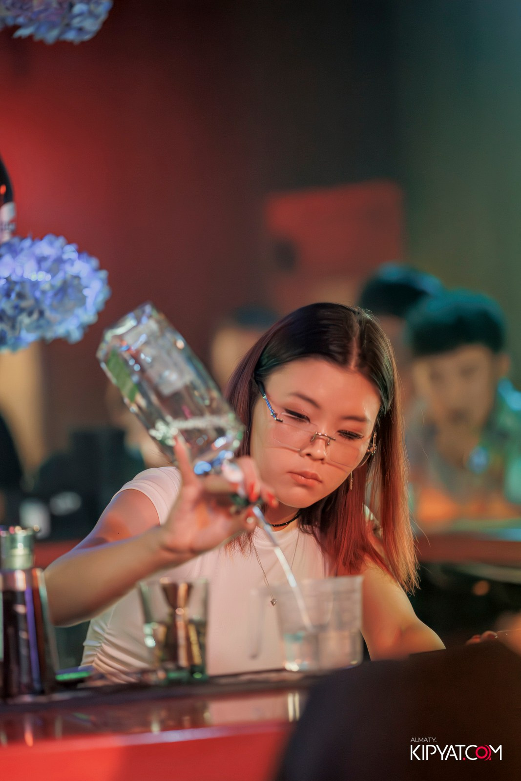 UYAT EMES BAR. КИПЯТКОМ АЛМАТЫ!