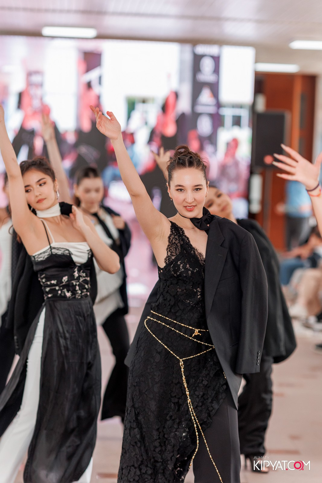 JUNIOR FASHION SHOW. КИПЯТКОМ АЛМАТЫ!