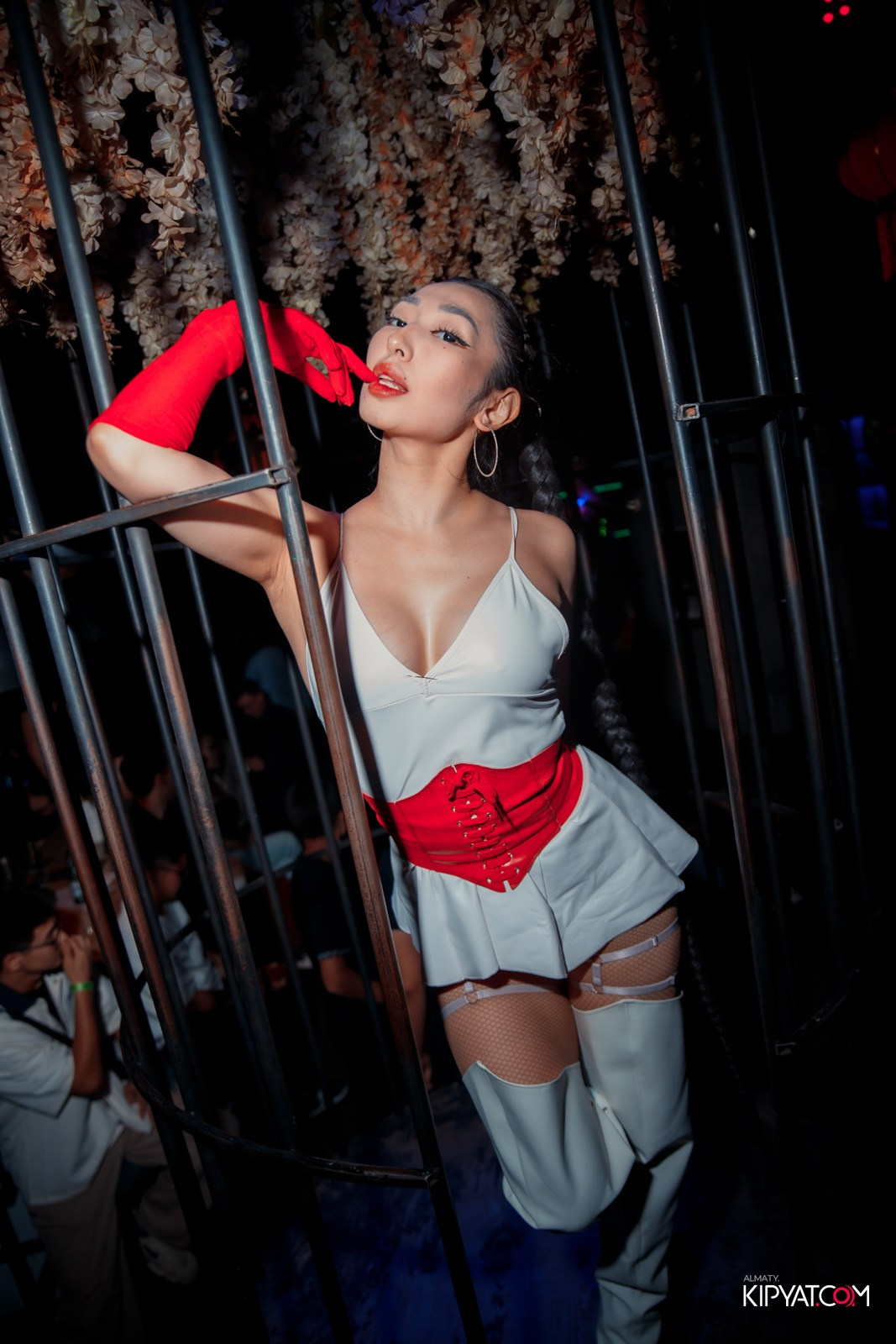 UYAT EMES BAR. КИПЯТКОМ АЛМАТЫ!