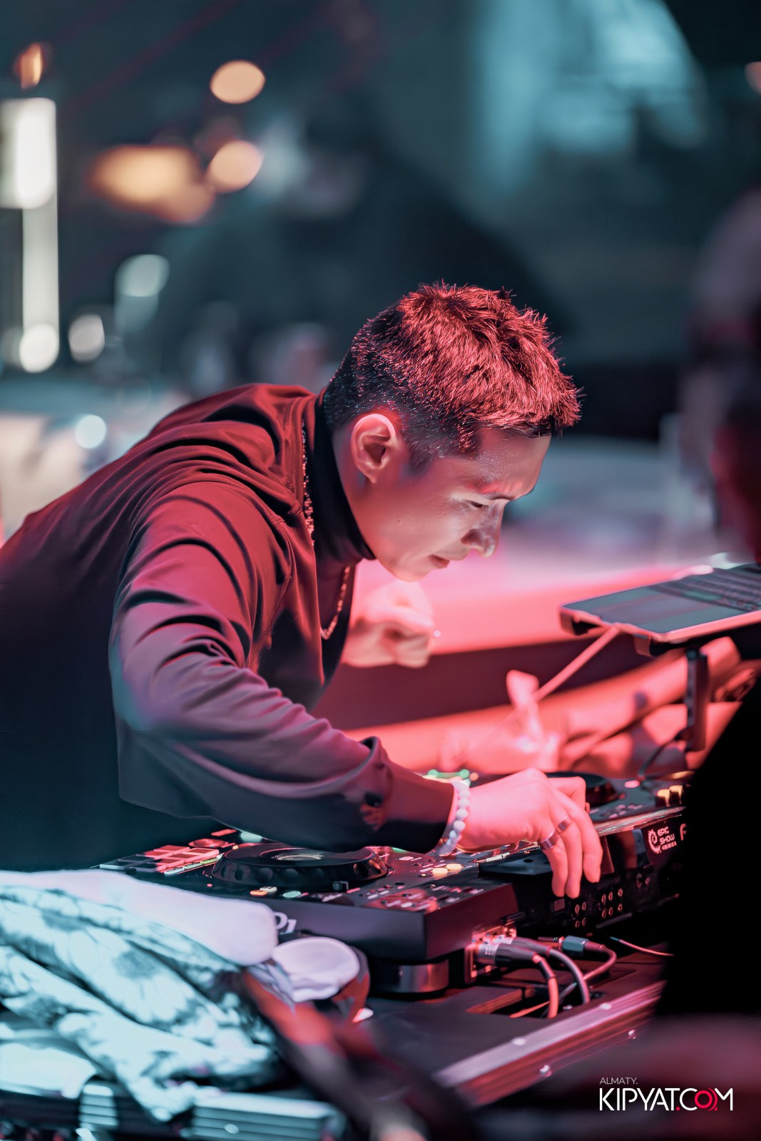 SANTA RAVE В НОЧНОМ КЛУБЕ SANTA BARBARA. КИПЯТКОМ АЛМАТЫ!