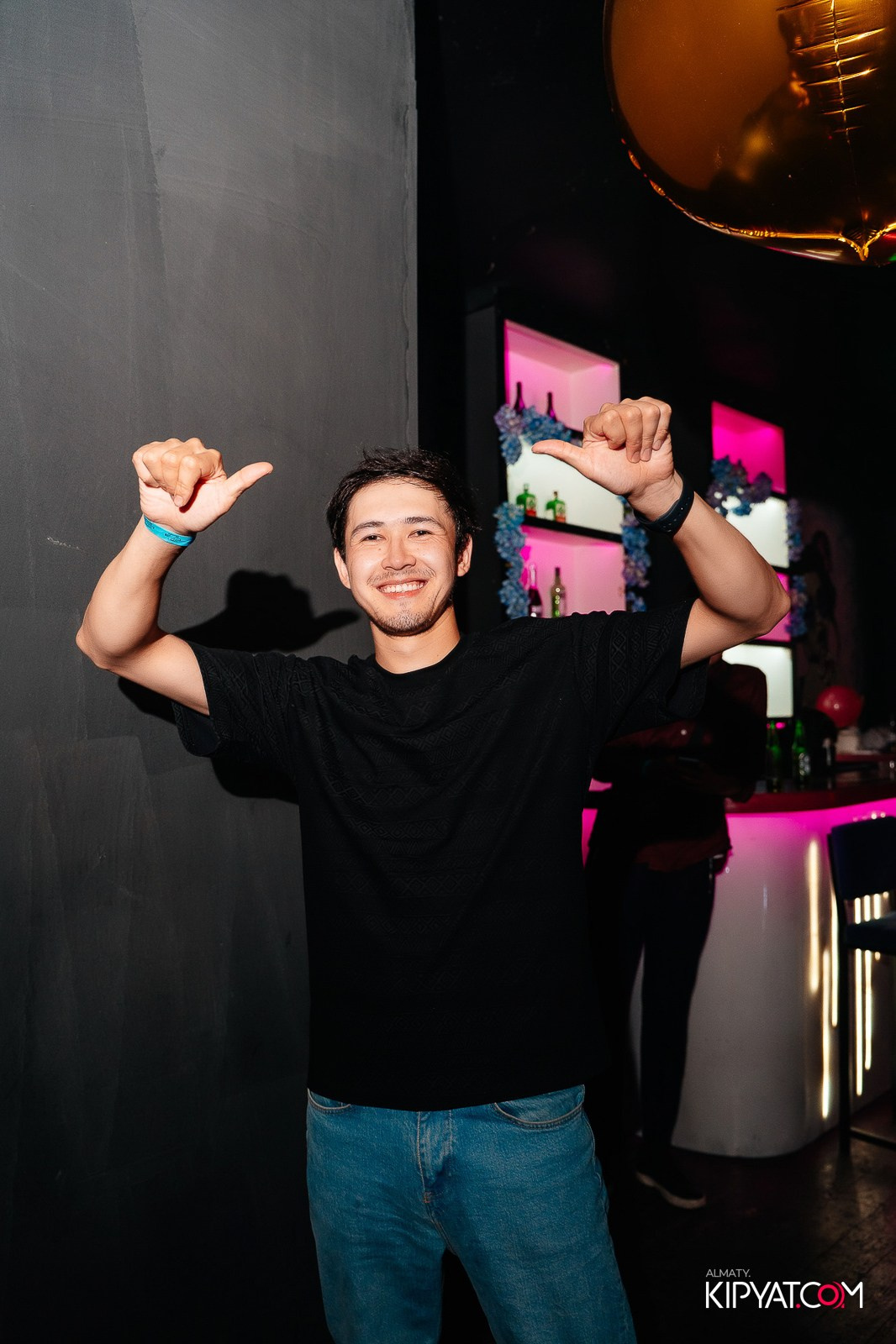 UYAT EMES BAR. КИПЯТКОМ АЛМАТЫ!