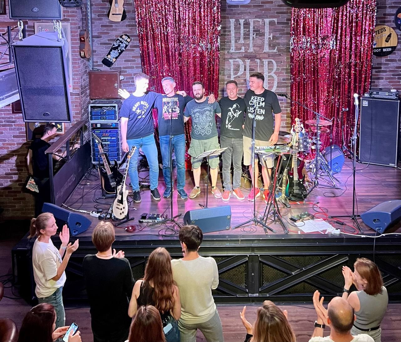 LifePub 31.07.2024. Московская кавер-группа BankBand