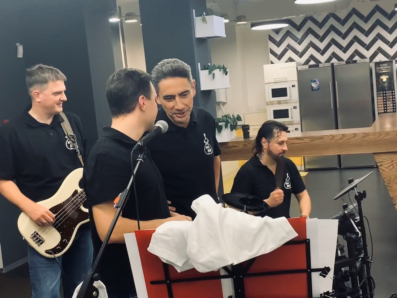 Тверь 24.12.2019. Московская кавер-группа BankBand