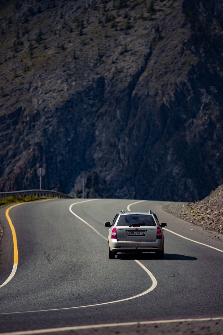 Чуйский тракт. Фотограф Эдуард Алмадаков