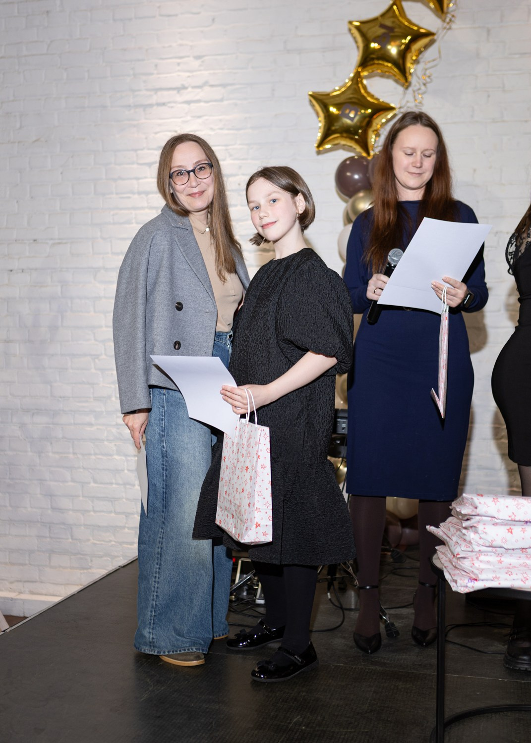 Яркая фотосессия для выпускного 4 класса в ресторане Весенний лофт. Семейный и детский фотограф в СПБ, Пушкин, Колпино, Славянка, Тосно