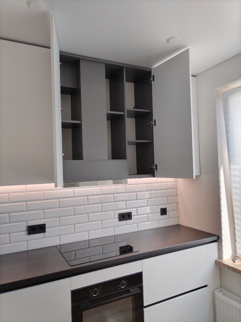 Фото с монтажа |Мебель на заказа: кухни, шкафы и т.д. в Томске. ГУДРУМ — Мебель на заказ в Томске | Кухни | Шкафы | Стулья и Столы