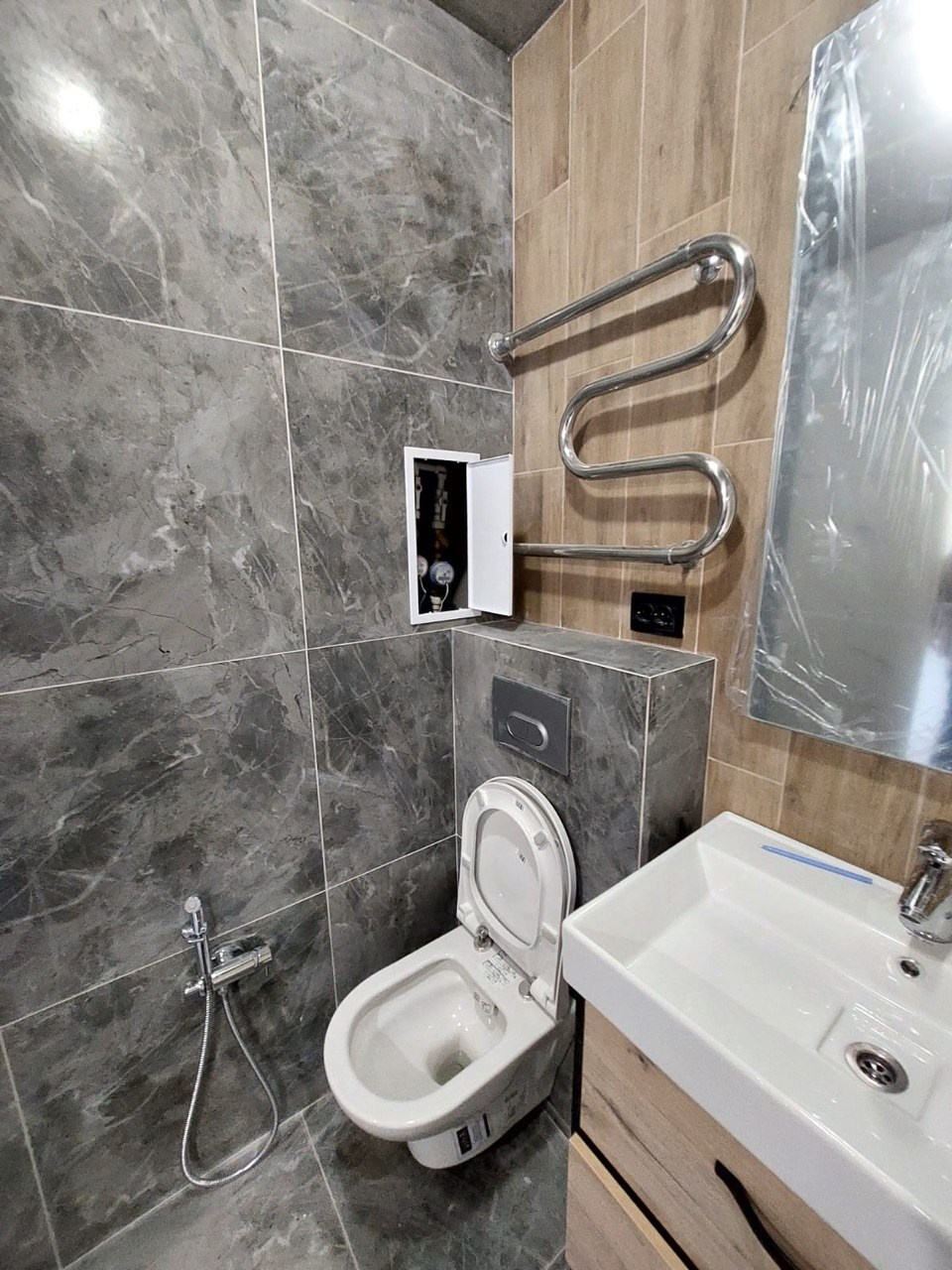 Ванная комната (ул. Натана Рахлина д. 15/1). Ремонт санузла, туалета, ванной под ключ в Казани. Укладка плитки