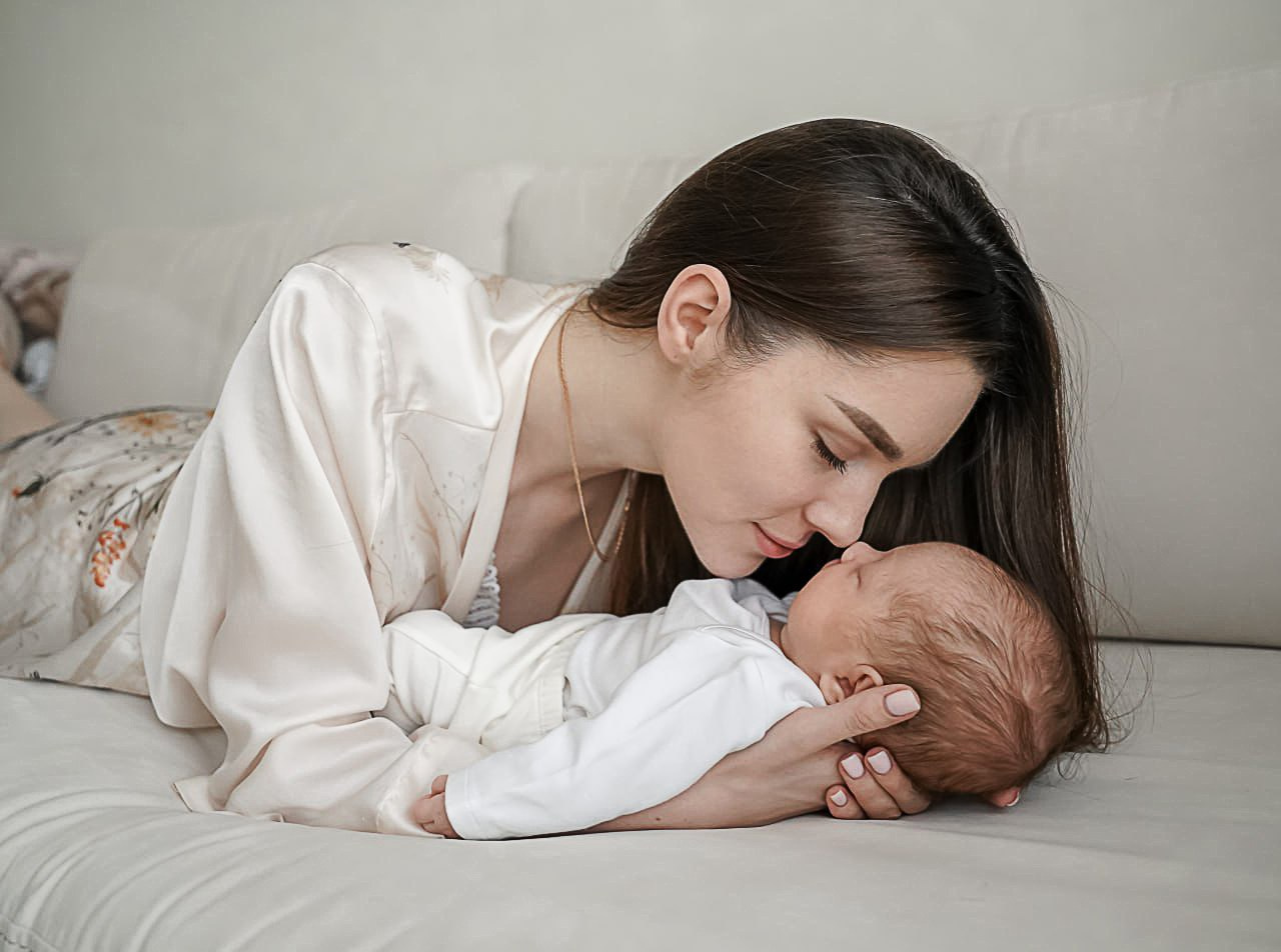 Фотосессия новорожденного дома  примеры фото. Фотограф в Ялте Инна Найден. Детский и семейный фотограф