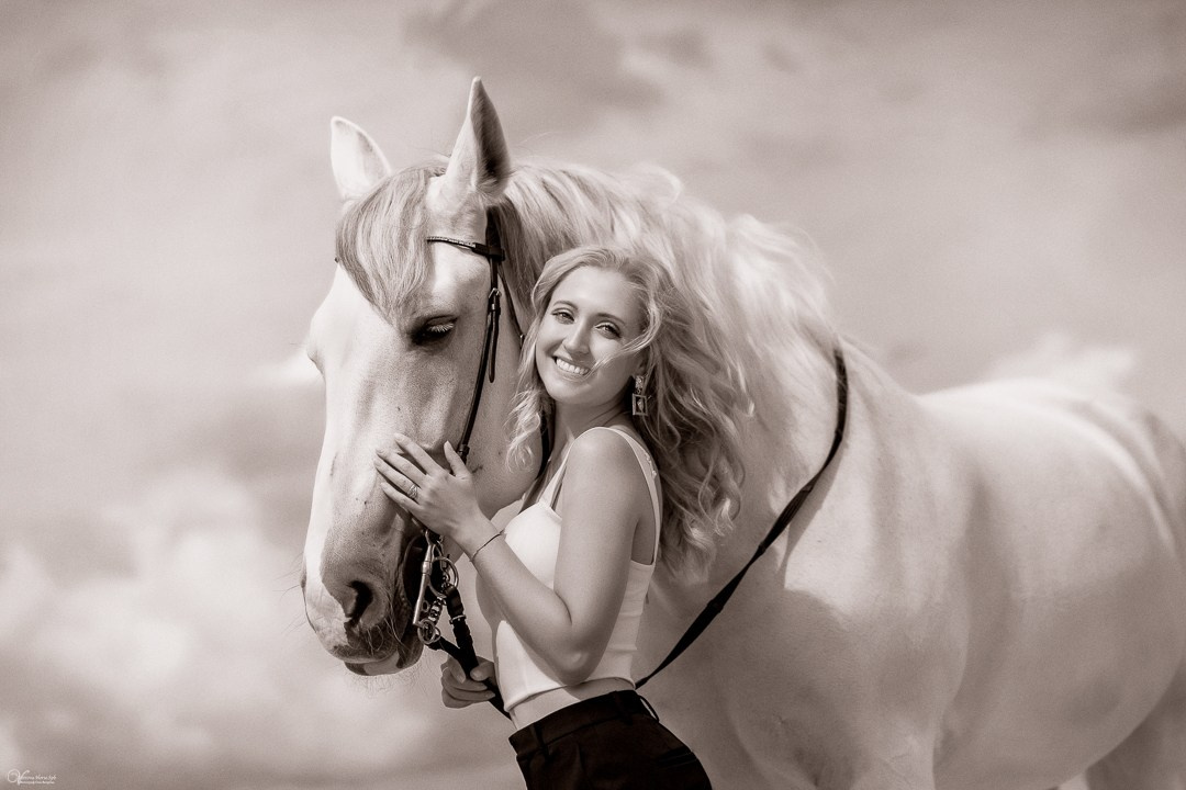Фотосессия с белой лошадью СПБ. Фотограф женский и мужской портрет Санкт-Петербург