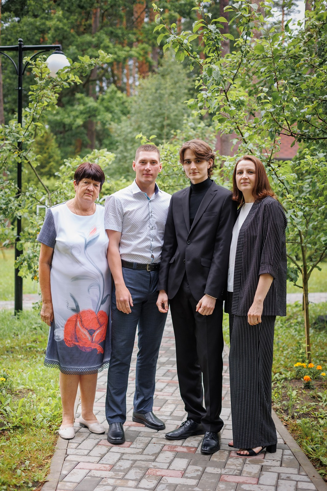 Фотосессия на выпускном в школе 11й класс. Свадебный и репортажный фотограф в Москве и Московской области