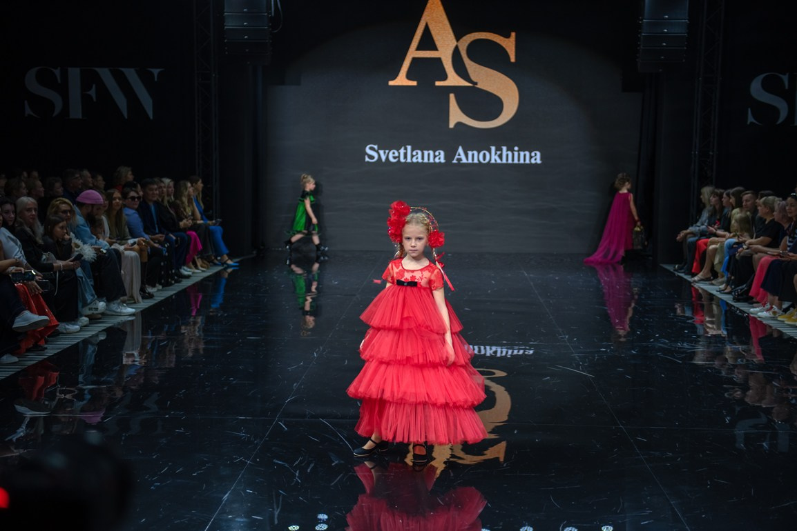 SochiFashionWeek2024 дизайнер Анохина Светлана. Семейный и коммерческий фотограф в Сочи Александр Бодунов