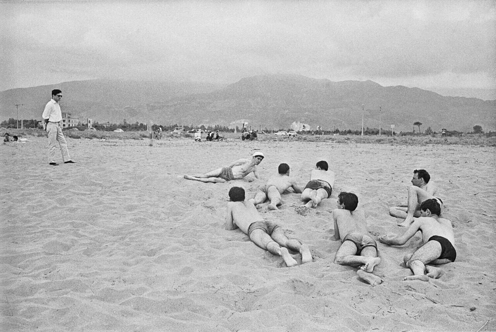 уличная фотография Паоло ди Паоло с жителями послевоенной Италии