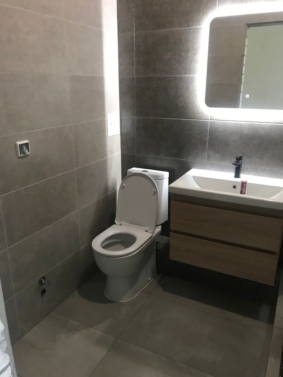 Ванная комната (ул. Хасана Шайдуллина д. 1, ЖК Атмосфера). Ремонт санузла, туалета, ванной под ключ в Казани. Укладка плитки