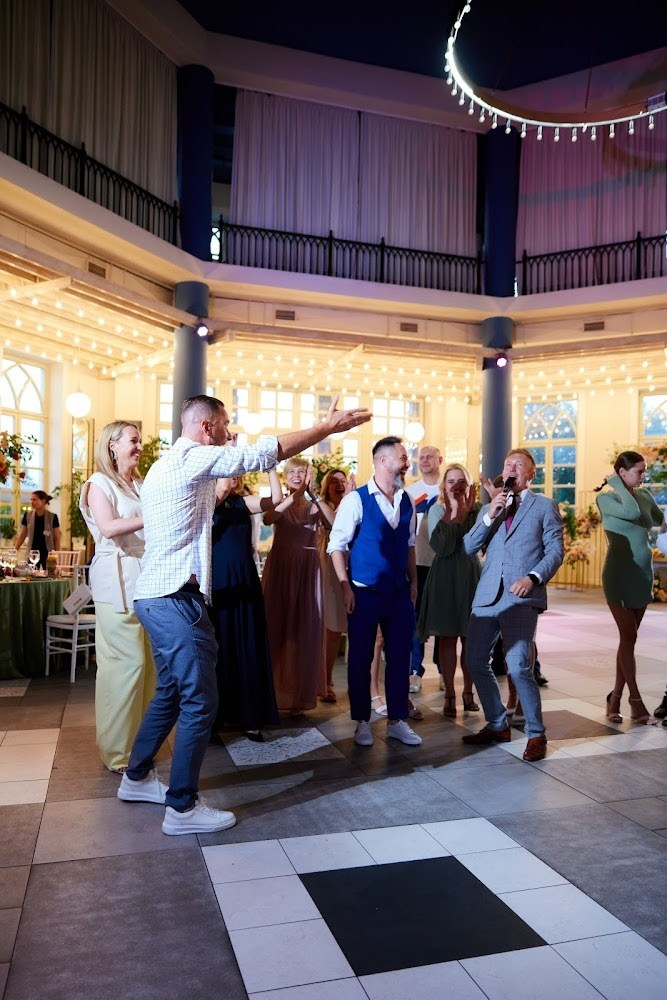 Ведущий Калашников. Подрядчики и друзья сети свадебных площадок House for wedding