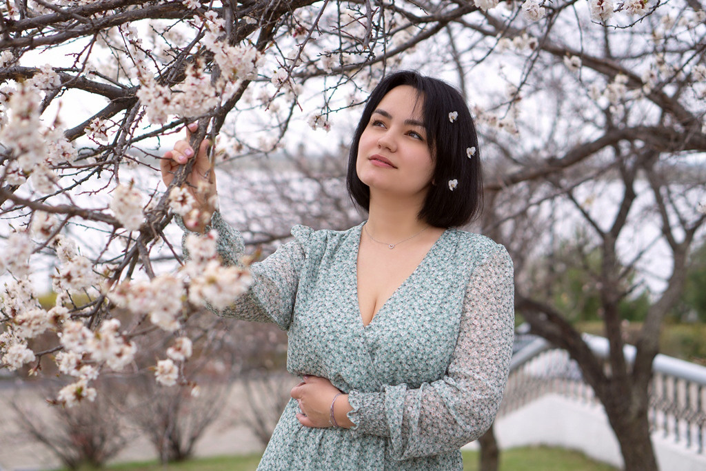 Ольга в цветении (форзиция, вишня). Семейный и детский фотограф в Хабаровске Анна Гриневич