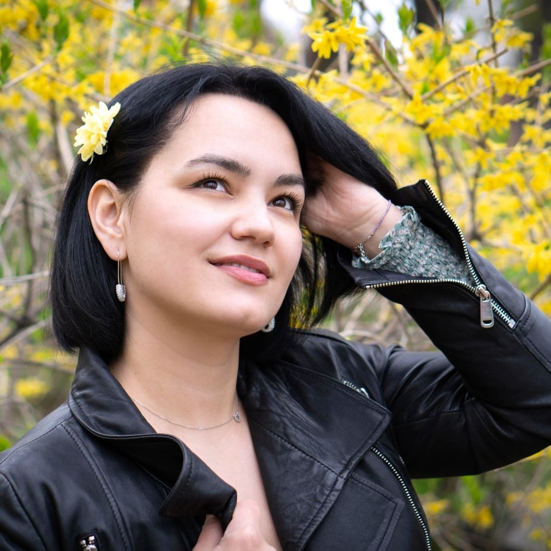 Ольга в цветении (форзиция, вишня). Семейный и детский фотограф в Хабаровске Анна Гриневич