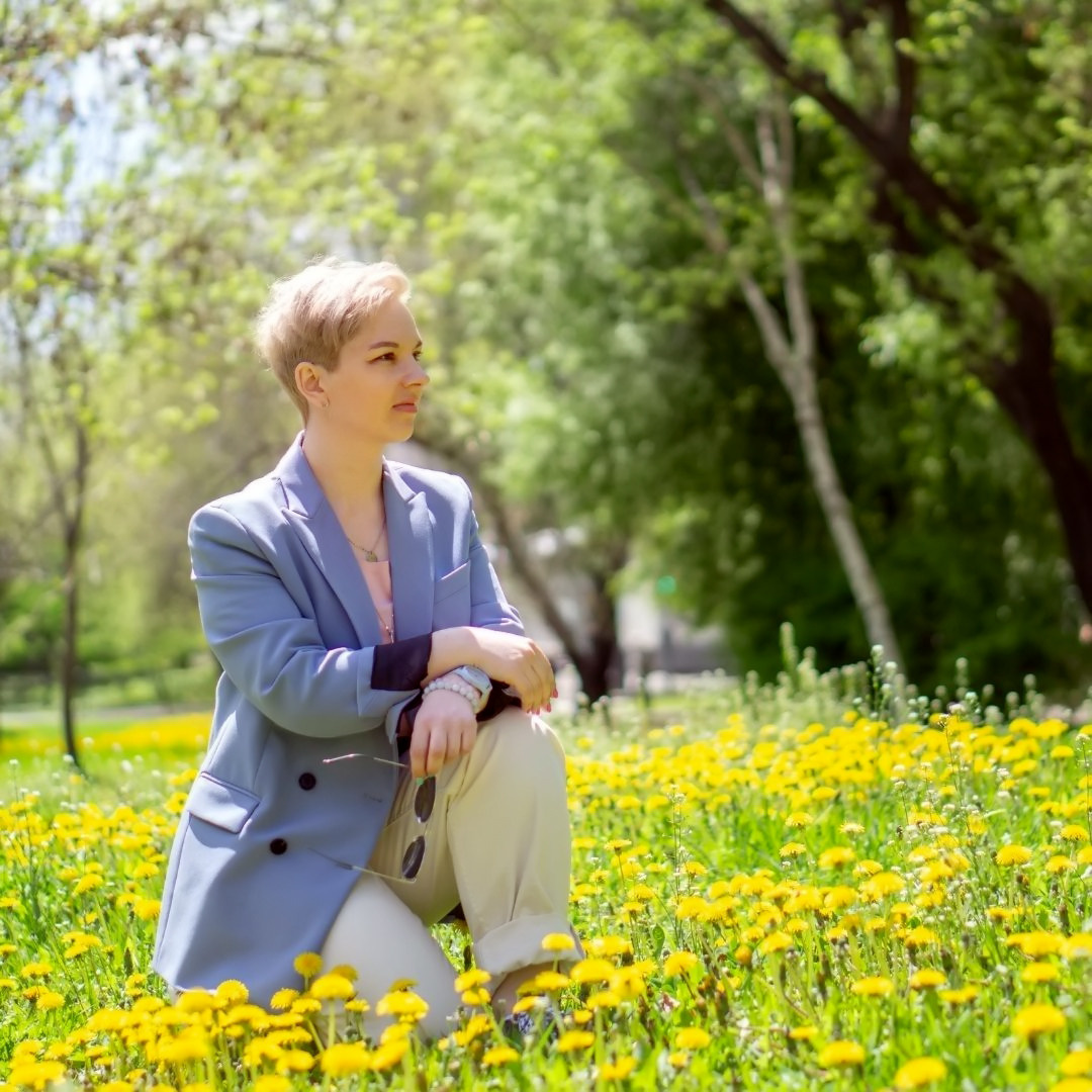 Ольга в цветении (сакура, одуванчики). Семейный и детский фотограф в Хабаровске Анна Гриневич