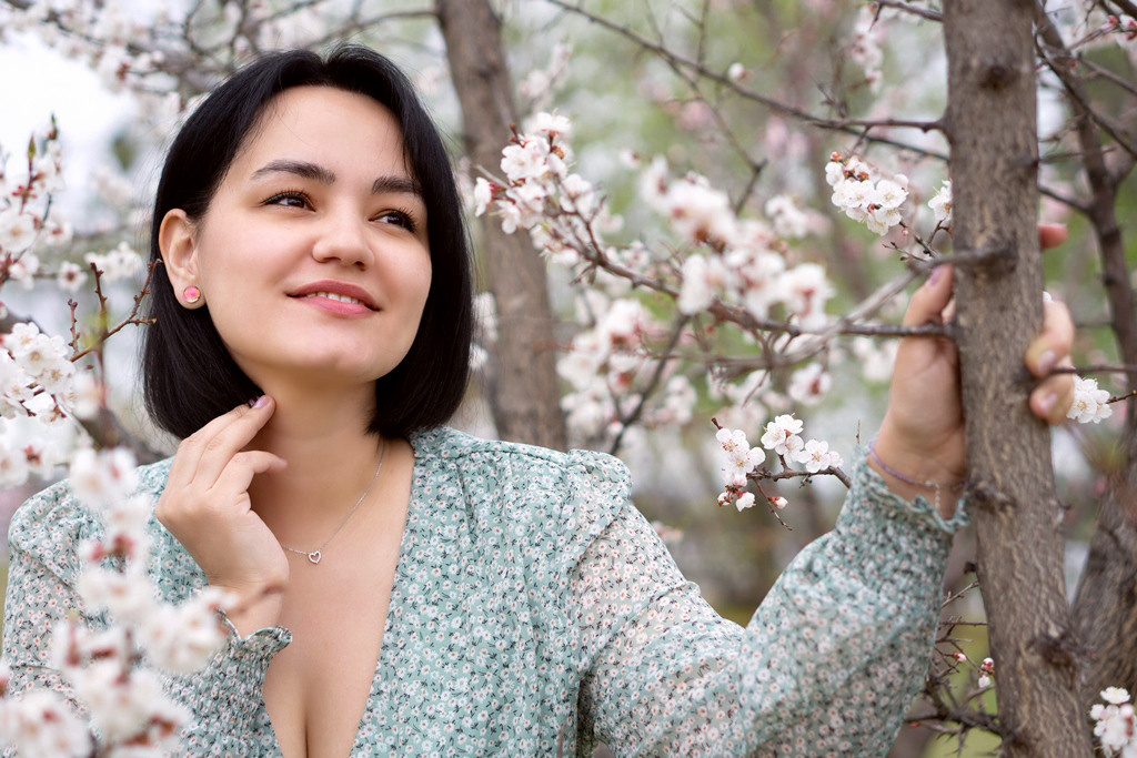 Ольга в цветении (форзиция, вишня). Семейный и детский фотограф в Хабаровске Анна Гриневич