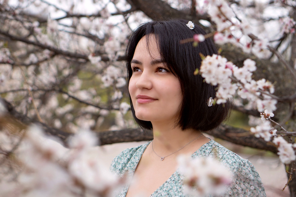 Ольга в цветении (форзиция, вишня). Семейный и детский фотограф в Хабаровске Анна Гриневич