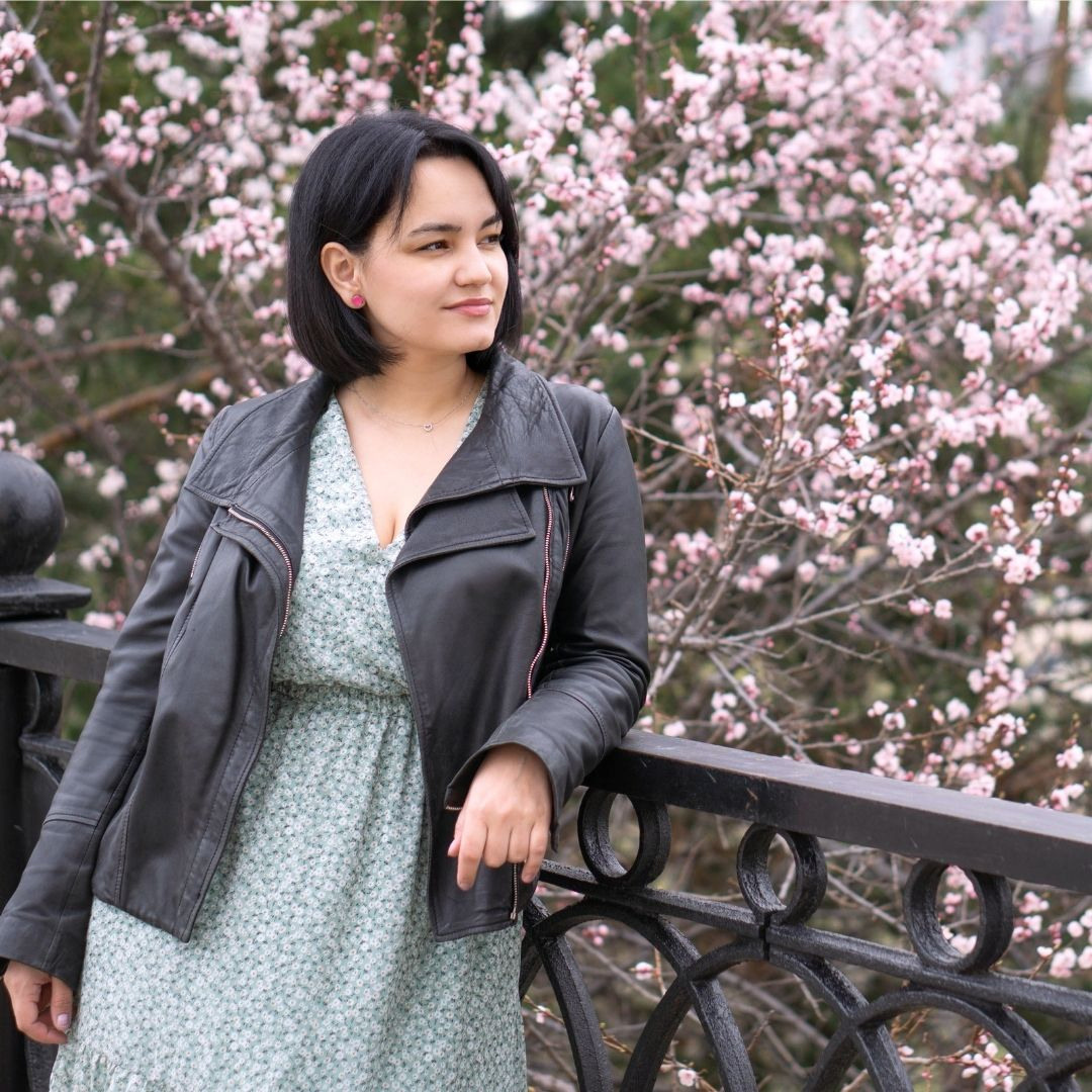 Ольга в цветении (форзиция, вишня). Семейный и детский фотограф в Хабаровске Анна Гриневич