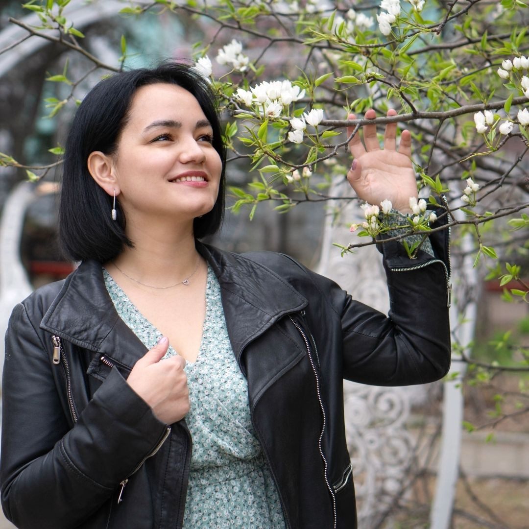 Ольга в цветении (форзиция, вишня). Семейный и детский фотограф в Хабаровске Анна Гриневич