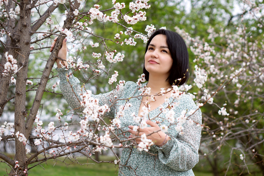 Ольга в цветении (форзиция, вишня). Семейный и детский фотограф в Хабаровске Анна Гриневич
