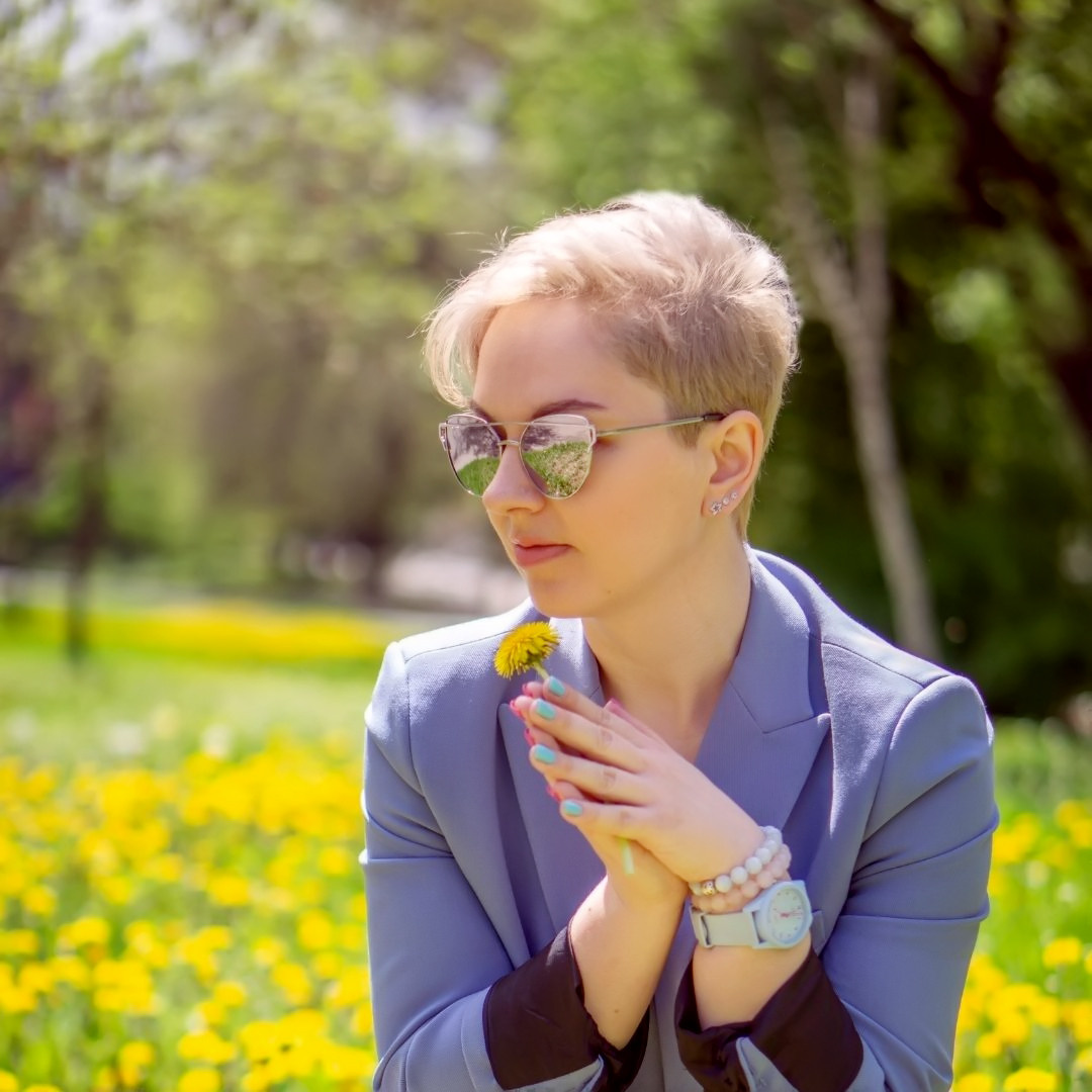 Ольга в цветении (сакура, одуванчики). Семейный и детский фотограф в Хабаровске Анна Гриневич