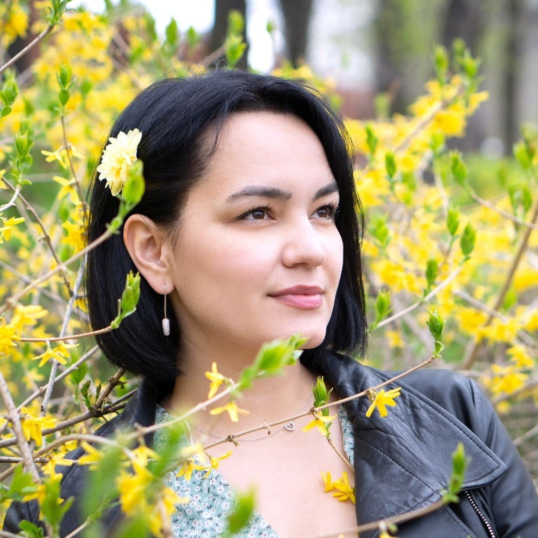 Ольга в цветении (форзиция, вишня). Семейный и детский фотограф в Хабаровске Анна Гриневич