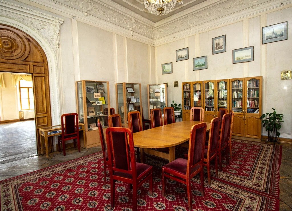 Москва. Библиотека-читальня Пушкина. Фотограф для маркетплейсов Михаил Бове