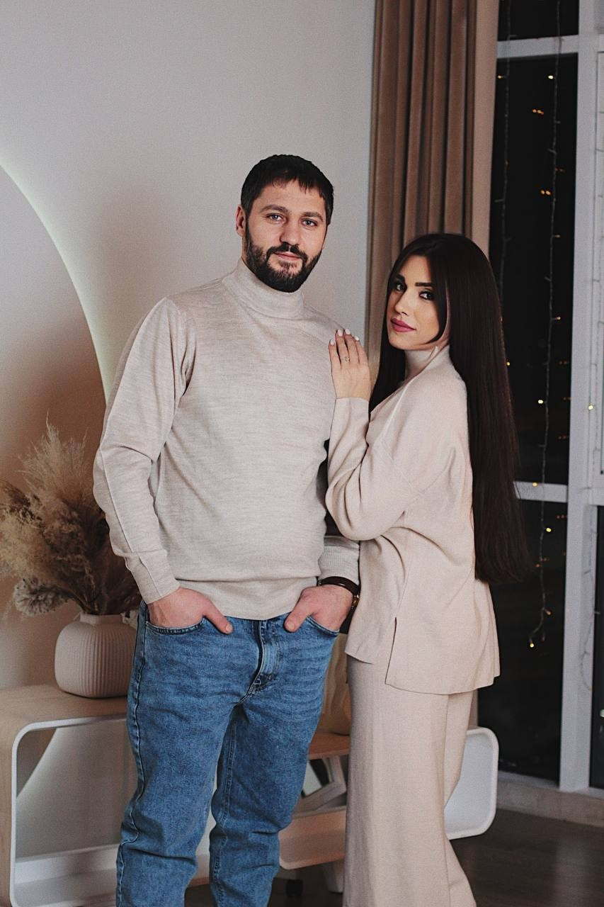 Задик и Нара. Новогодняя. Студия. Фотограф Пирумян Анна. г. Сургут, г. Воронеж