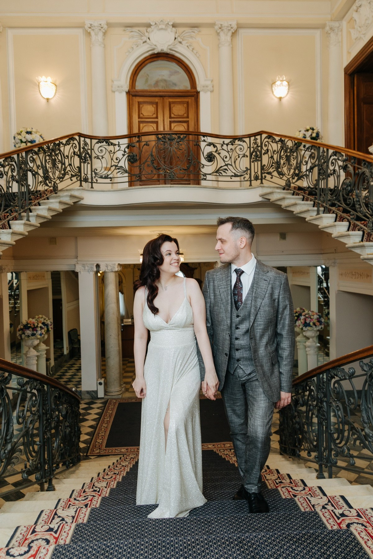 Свадебная прогулка в СПб, фотограф Денис Дорфф. Фотограф крещение венчание в Петербурге! Помогает подобрать храм и посоветовал душевного батюшку в СПб