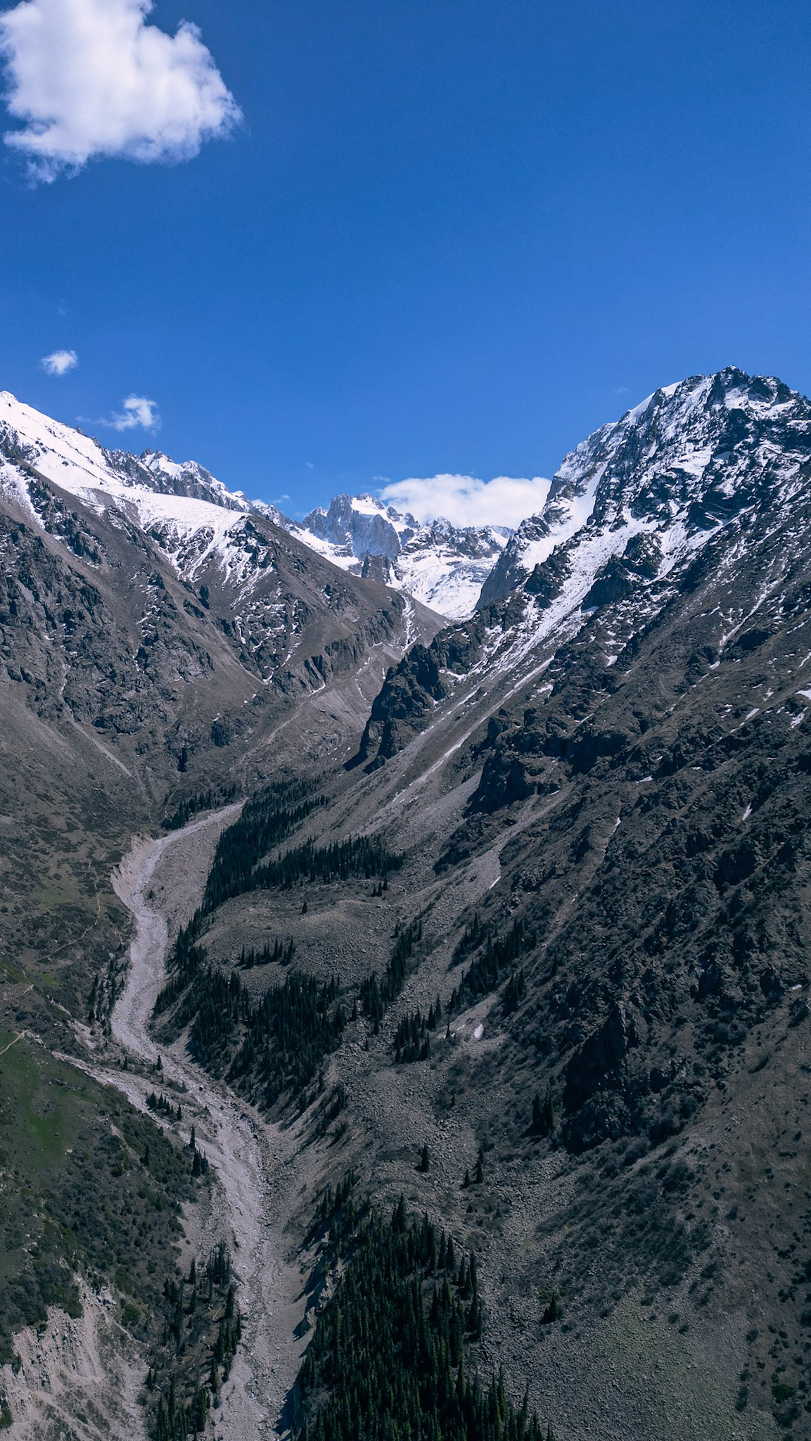 Кыргызстан. Человек с фотокамерой