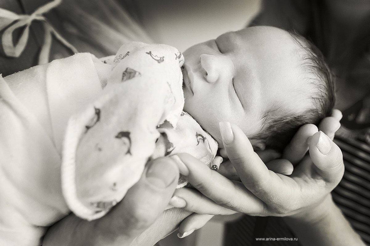 Выписка из роддома. Репортажный, семейный и детский фотограф в Пензе и Заречном Арина Ермилова. Картины барельеф на заказ