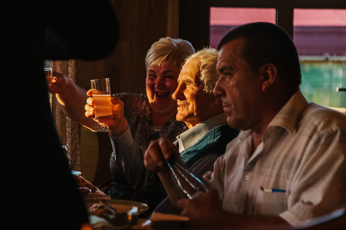 Свадьба началась с банкета. Свадебный фотограф Юлия Логинова