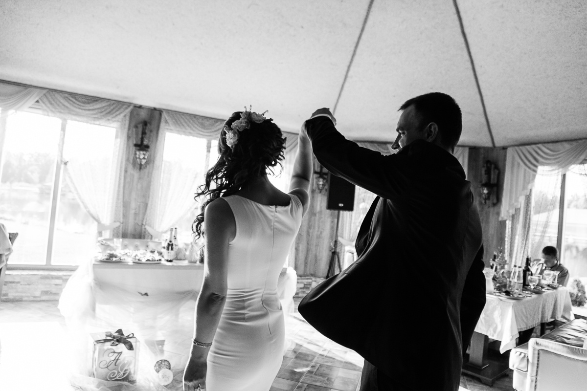 Свадьба началась с банкета. Свадебный фотограф Юлия Логинова