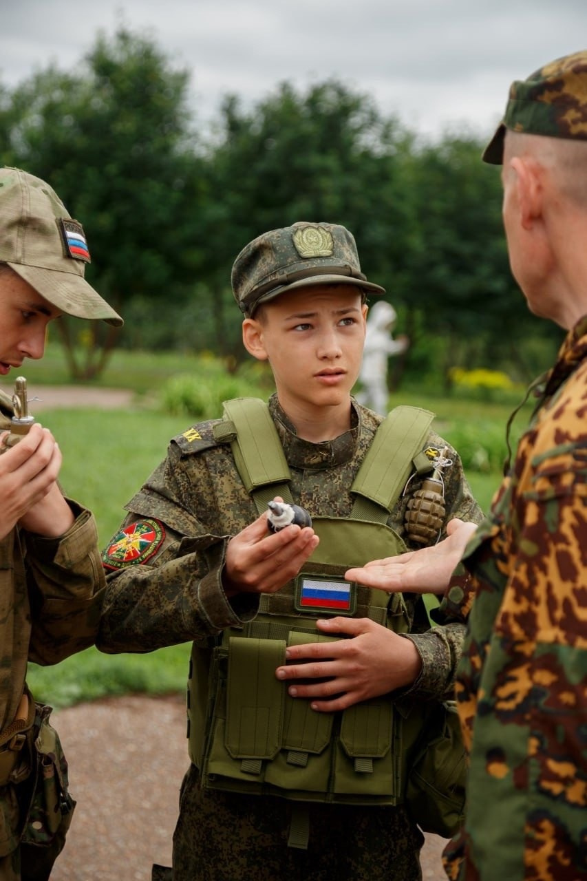 Выпускной альбом, последний звонок. Akhmadeevmedia.ru