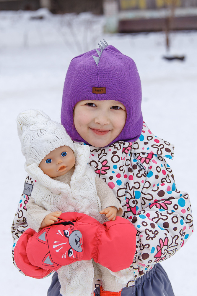 Прогулка на улице. Выпускные альбомы в школе и детском саду