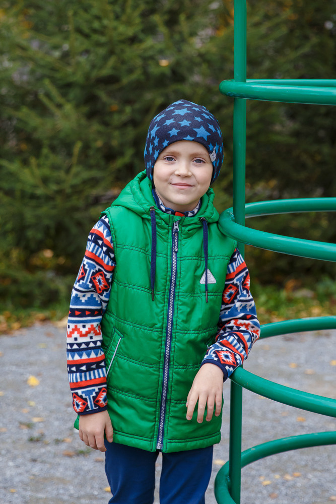 Прогулка на улице. Выпускные альбомы в школе и детском саду