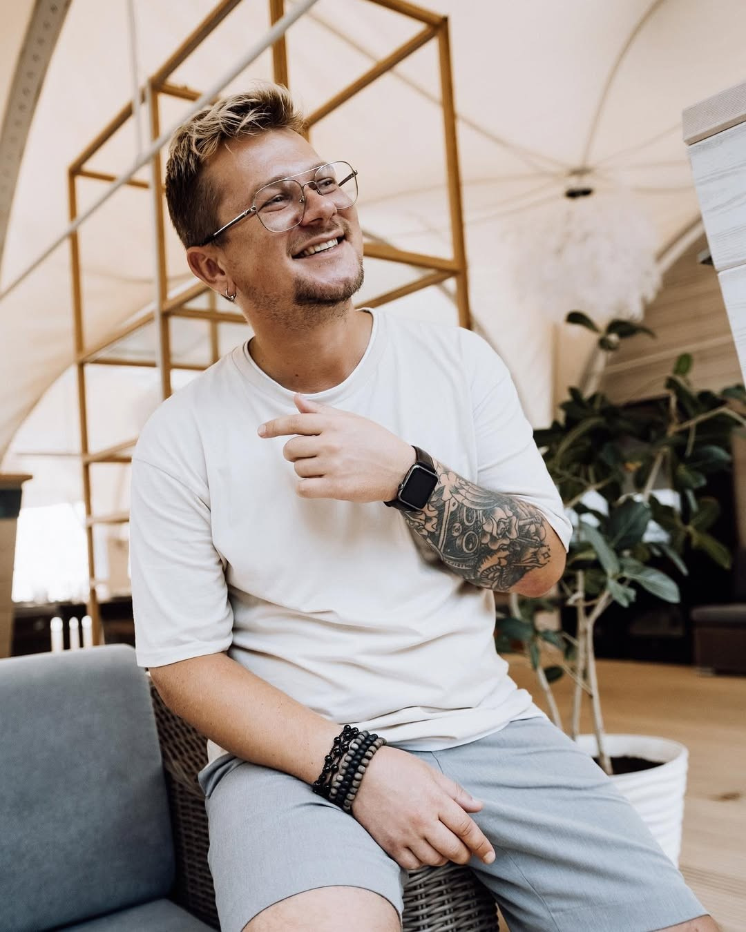 CONTACT. Tuman Film | Видеосъемка в Сочи и Дубае | Андрей Калитухо