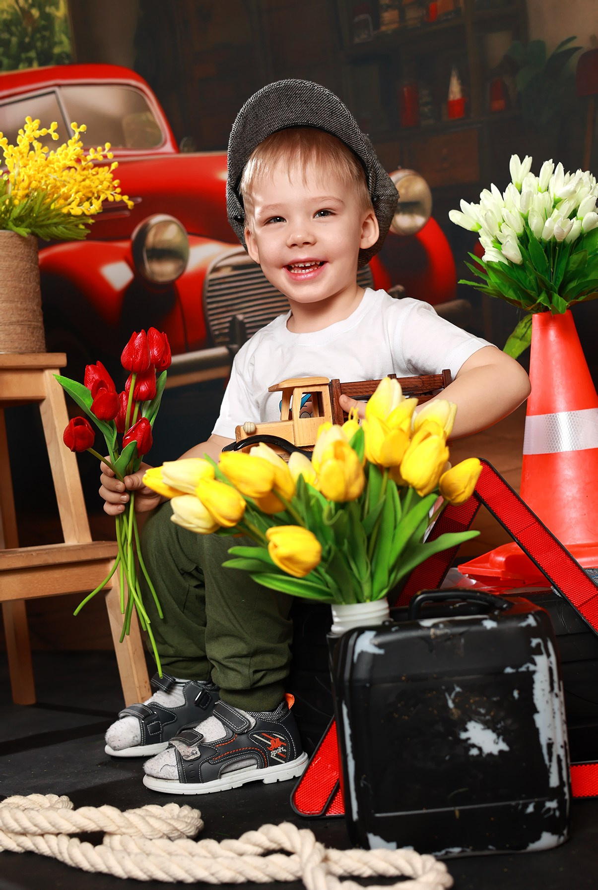 Гараж. Выпускные альбомы в Иваново в детский сад и школу. Александр и Светлана Янкины