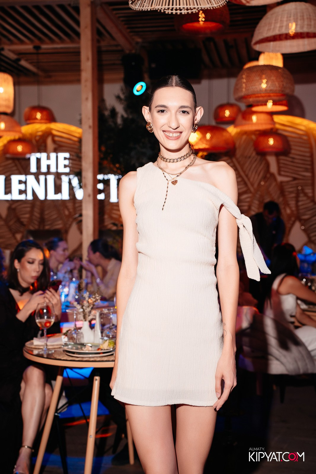 MOOD KARAOKE & TERRACE. КИПЯТКОМ АЛМАТЫ!