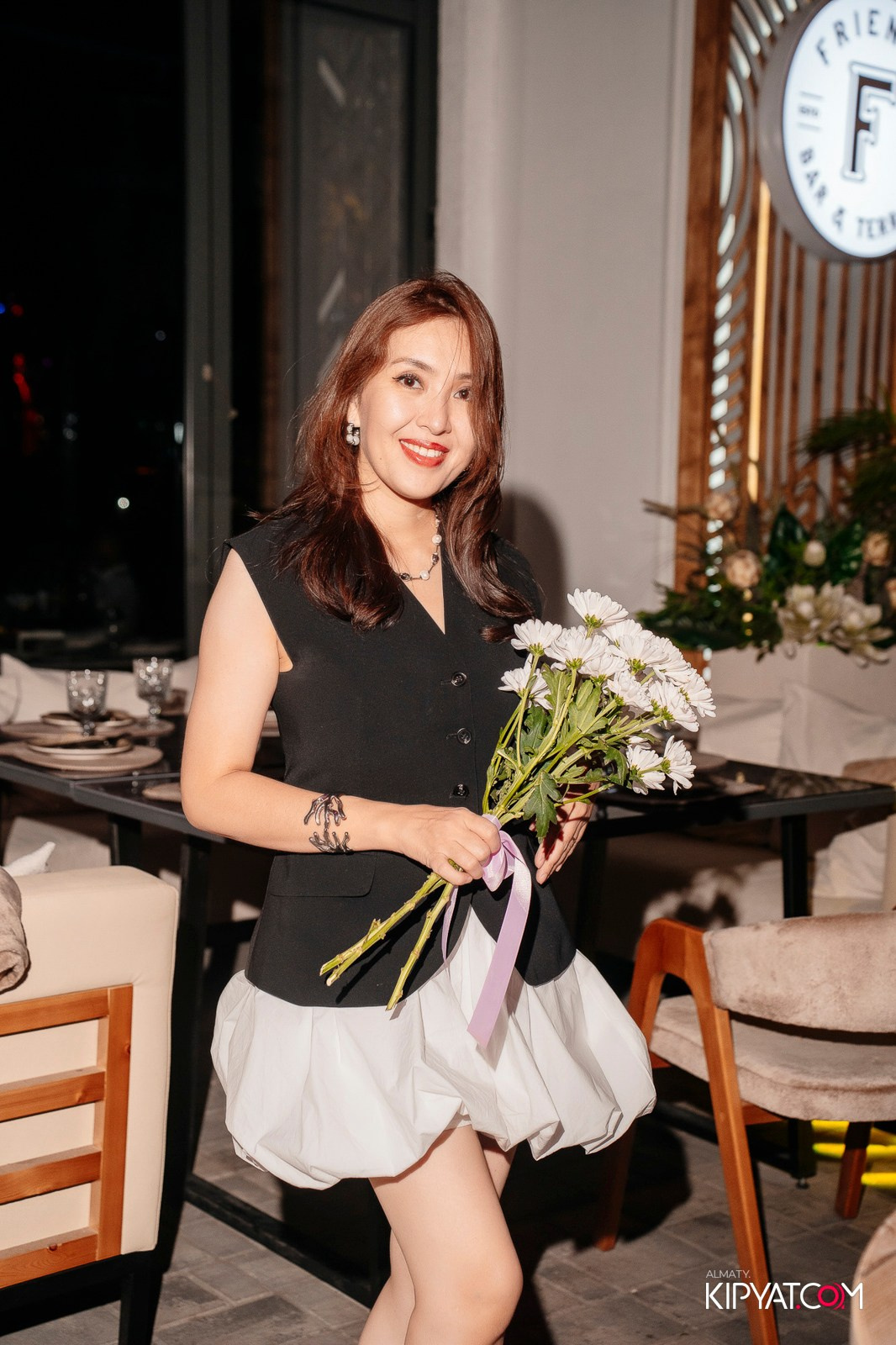 FRIENDS BAR & TERRACE. КИПЯТКОМ АЛМАТЫ!