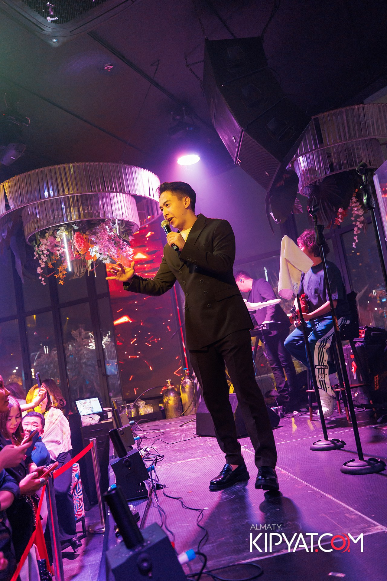 FRIENDS TERRACE & BAR. КИПЯТКОМ АЛМАТЫ!