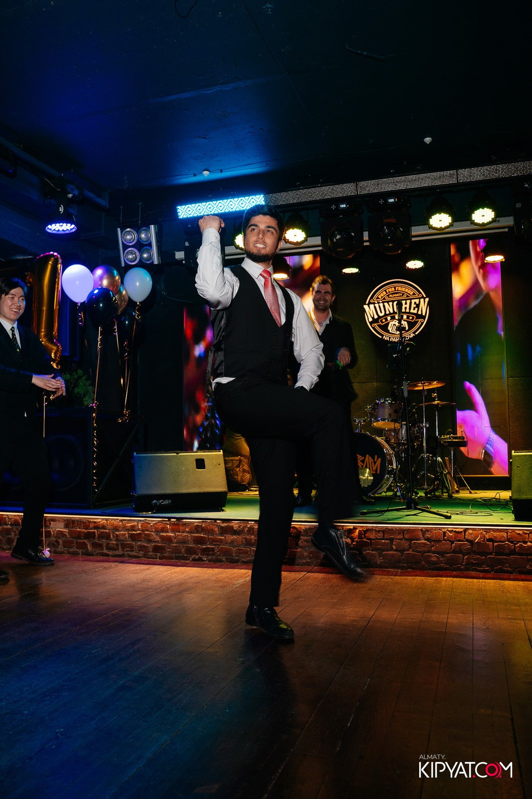 ДЕНЬ РОЖДЕНИЯ — MUNCHEN PUB NA PANFILOVA. КИПЯТКОМ АЛМАТЫ!