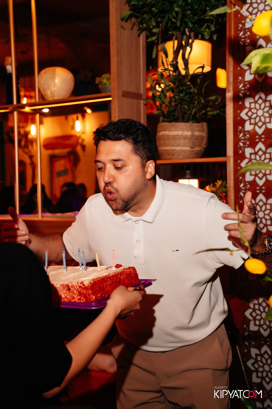 ГРУЗИНСКИЙ ДВОР НА КАБАНБАЙ БАТЫРА. КИПЯТКОМ АЛМАТЫ!