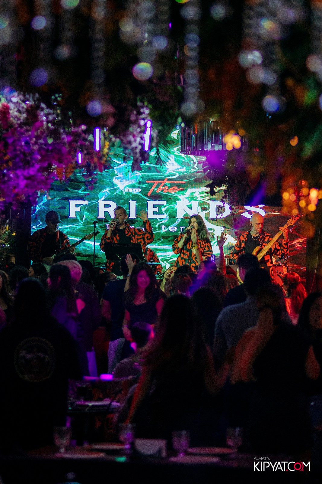 FRIENDS BAR & TERRACE. КИПЯТКОМ АЛМАТЫ!